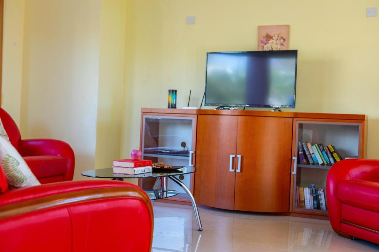 Villa Coral Bay View, Walking Distance To The Beach!