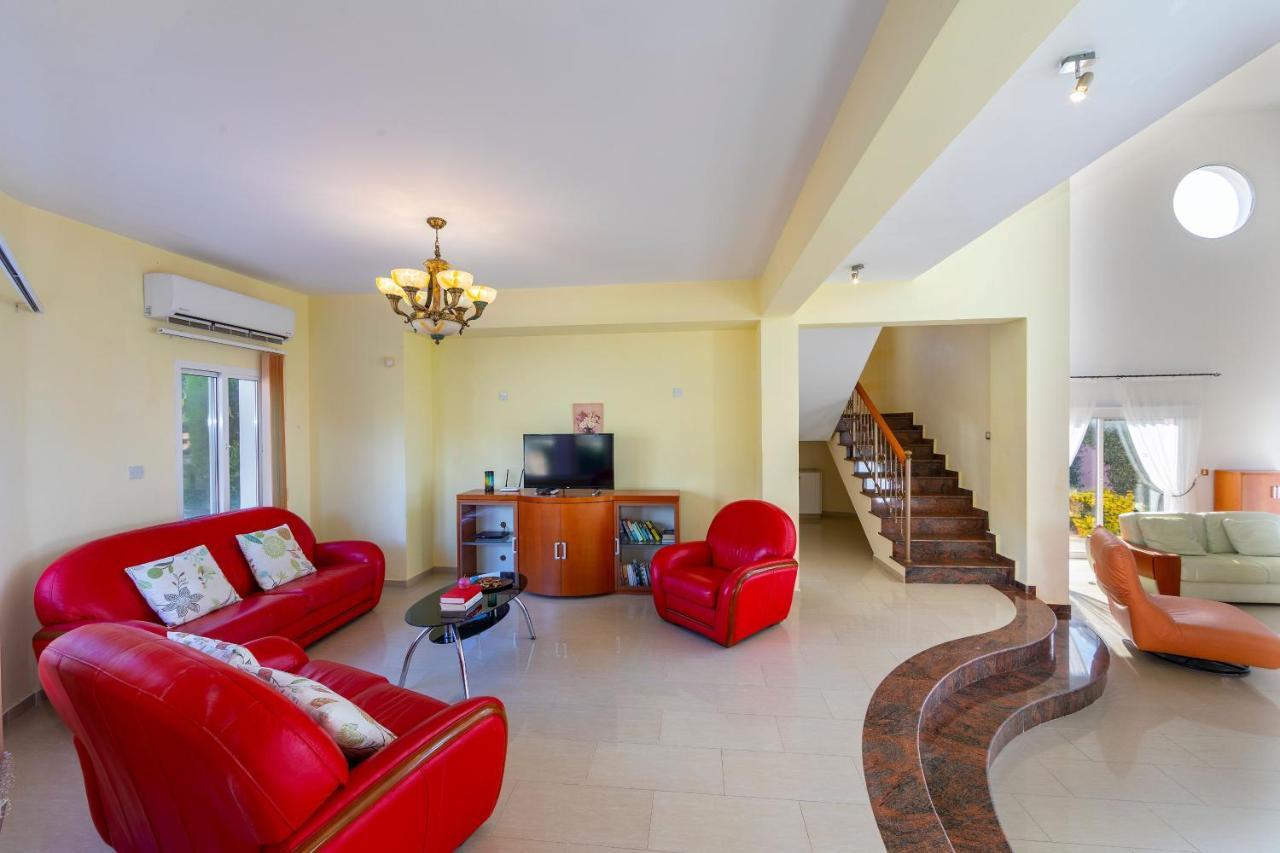 Villa Coral Bay View, Walking Distance To The Beach!