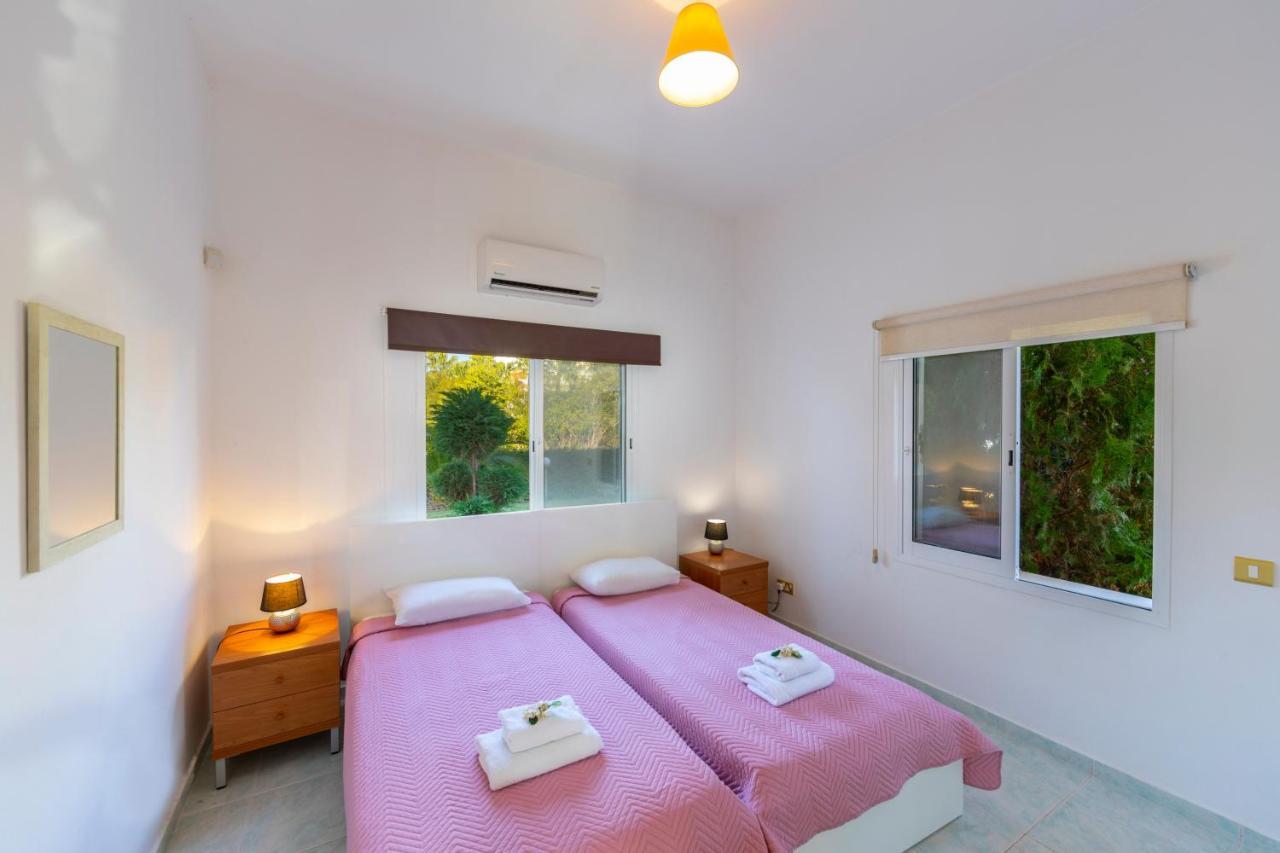 Coral Bay View, Walking Distance To The Beach! Villa