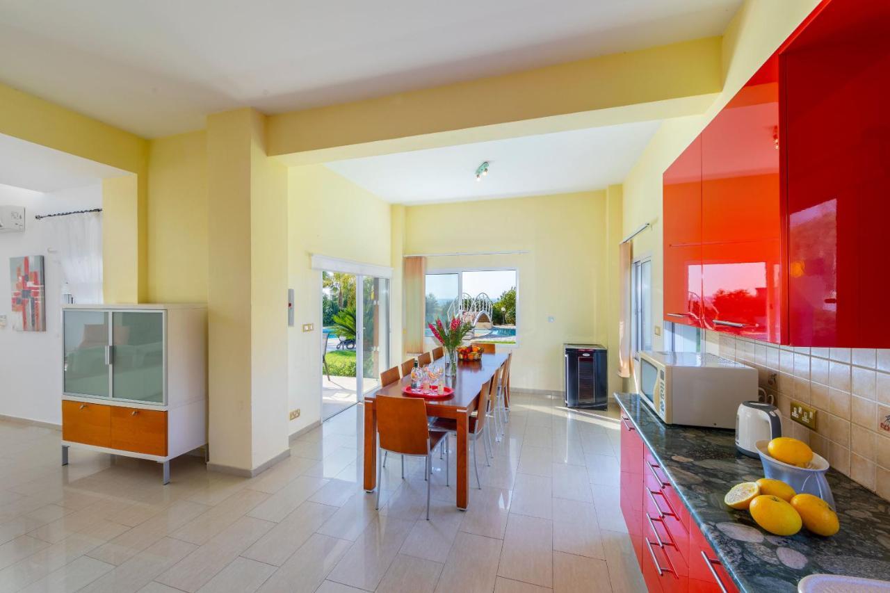 Villa Coral Bay View, Walking Distance To The Beach! *