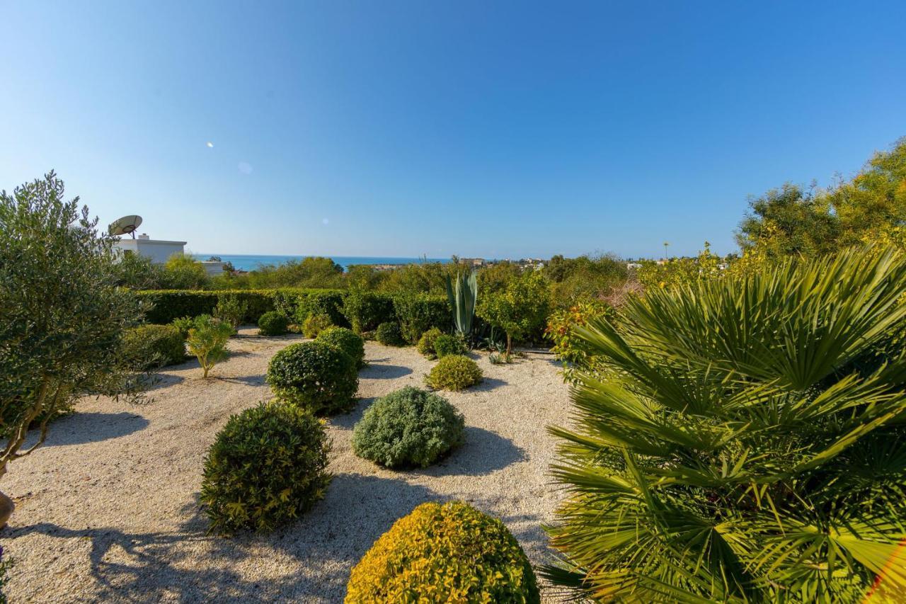 Villa Coral Bay View, Walking Distance To The Beach! *