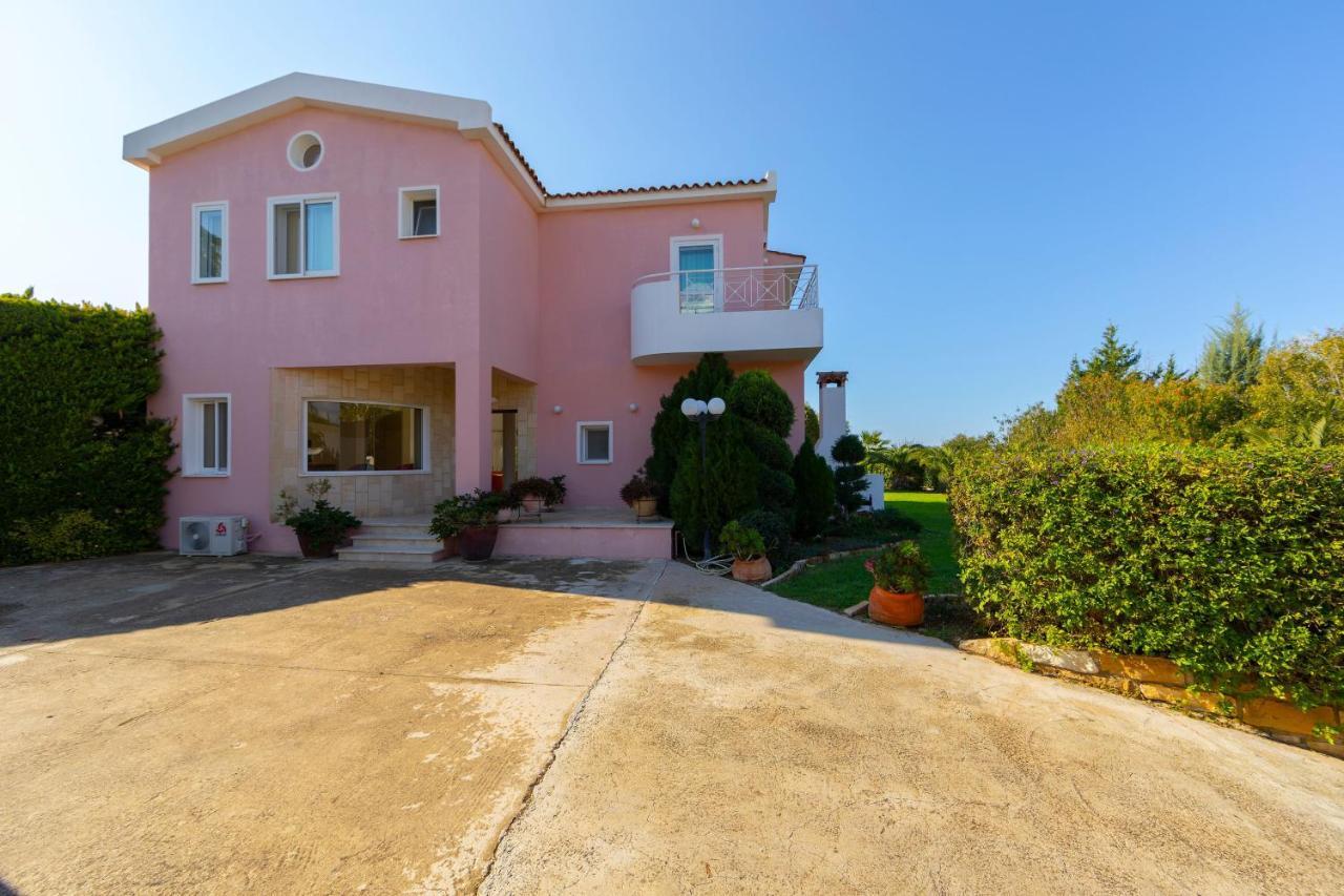 Coral Bay View, Walking Distance To The Beach! *