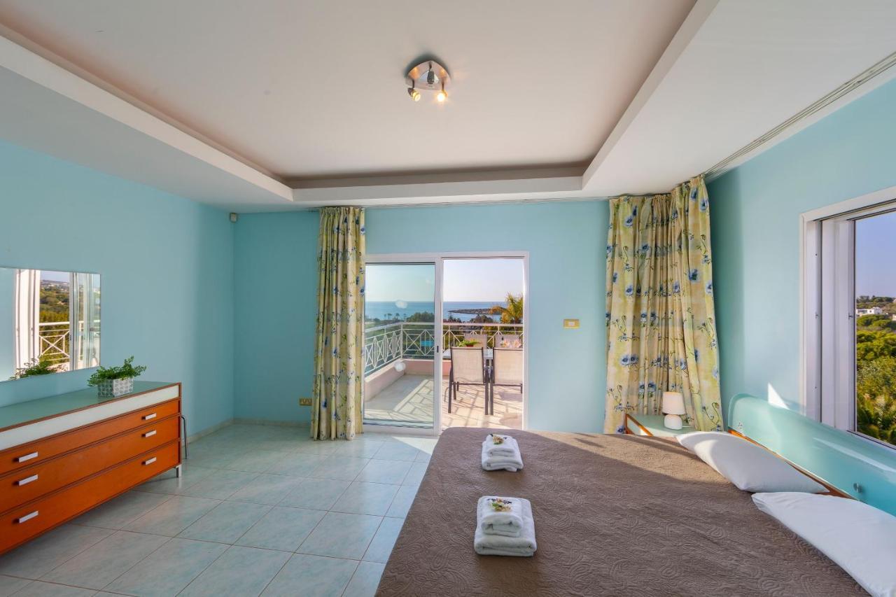 Coral Bay View, Walking Distance To The Beach! *