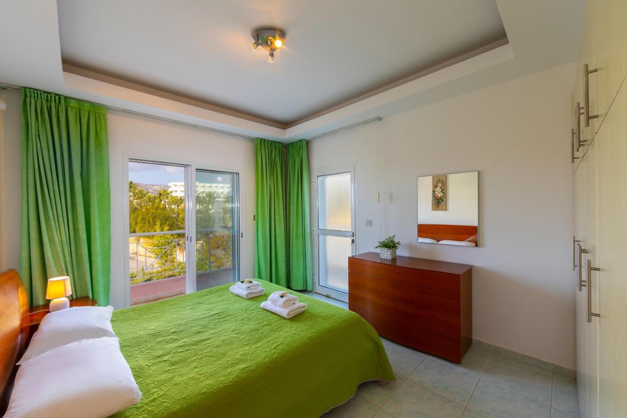 Coral Bay View, Walking Distance To The Beach! Villa Peyia