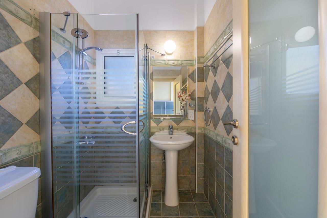Coral Bay View, Walking Distance To The Beach! *