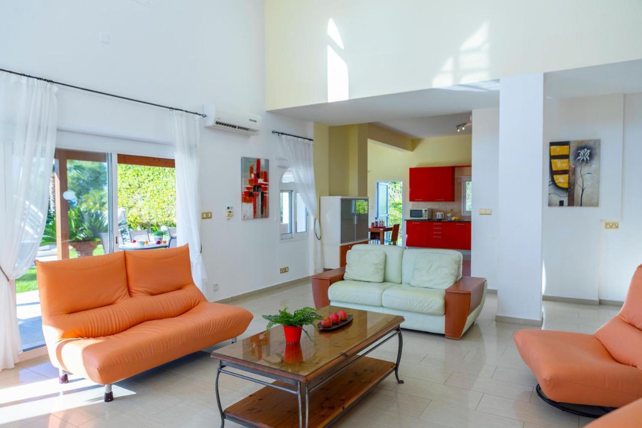 Coral Bay View, Walking Distance To The Beach! * Pegeia