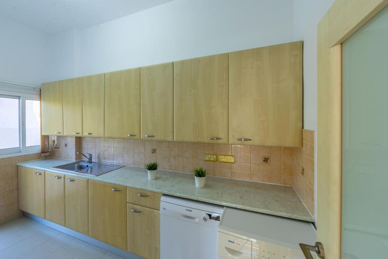 Villa Coral Bay View, Walking Distance To The Beach!
