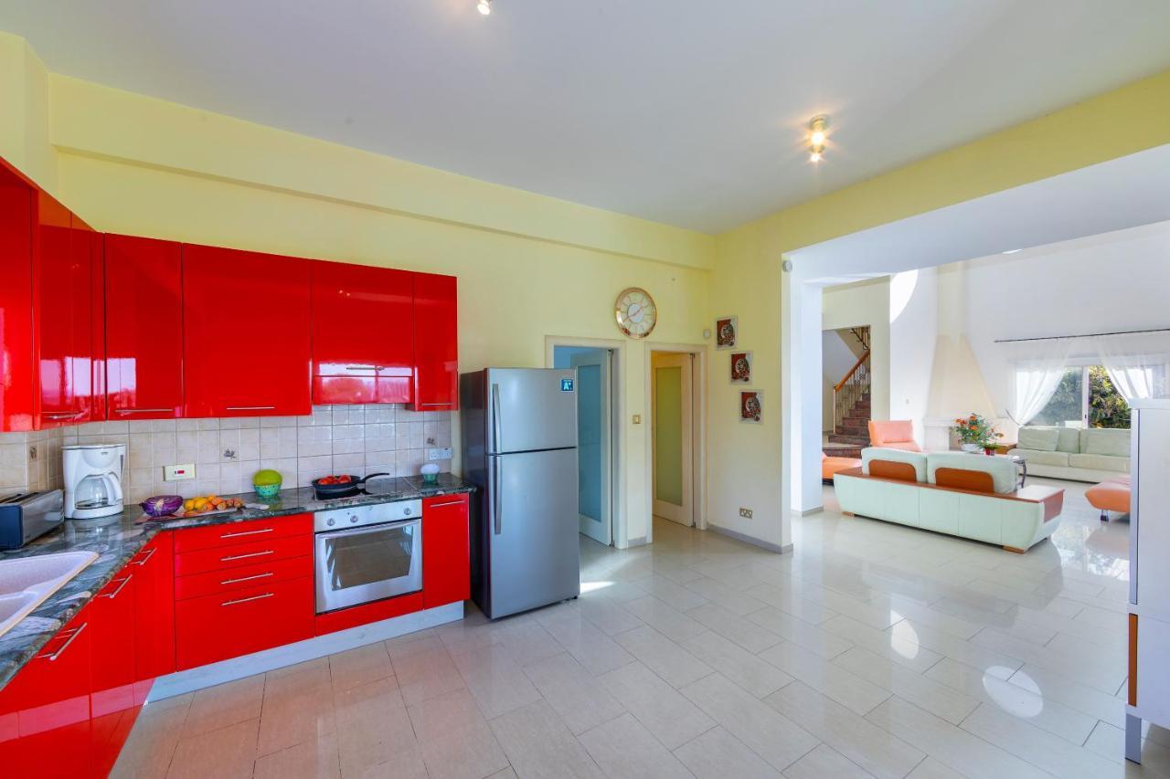 Villa Coral Bay View, Walking Distance To The Beach! *