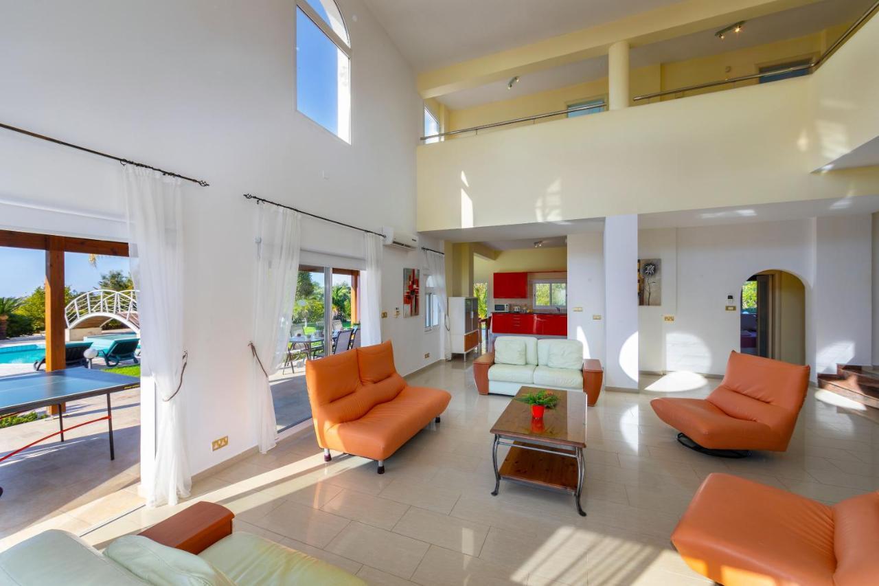 Coral Bay View, Walking Distance To The Beach! * Peyia