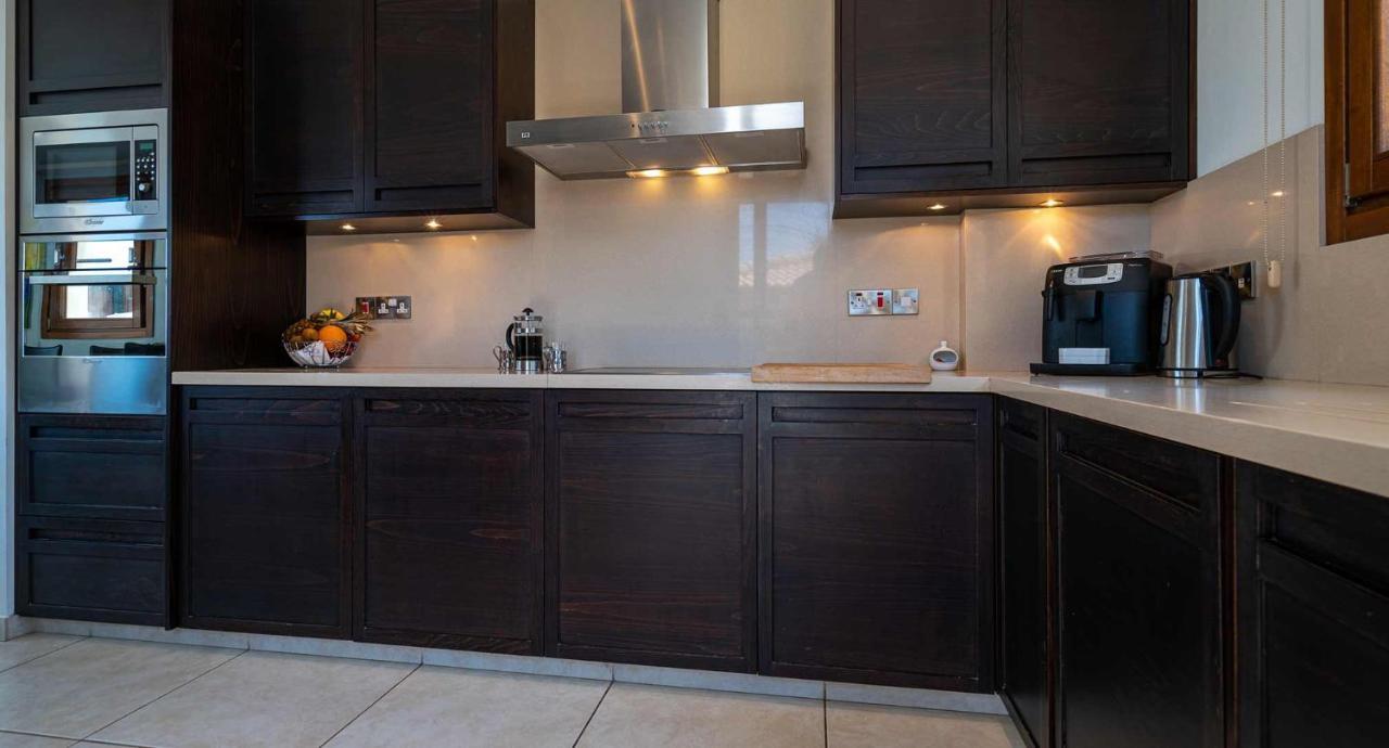 4 Bedroom Lofou With Private Pool And Sea Views, Aphrodite Hills Kouklia