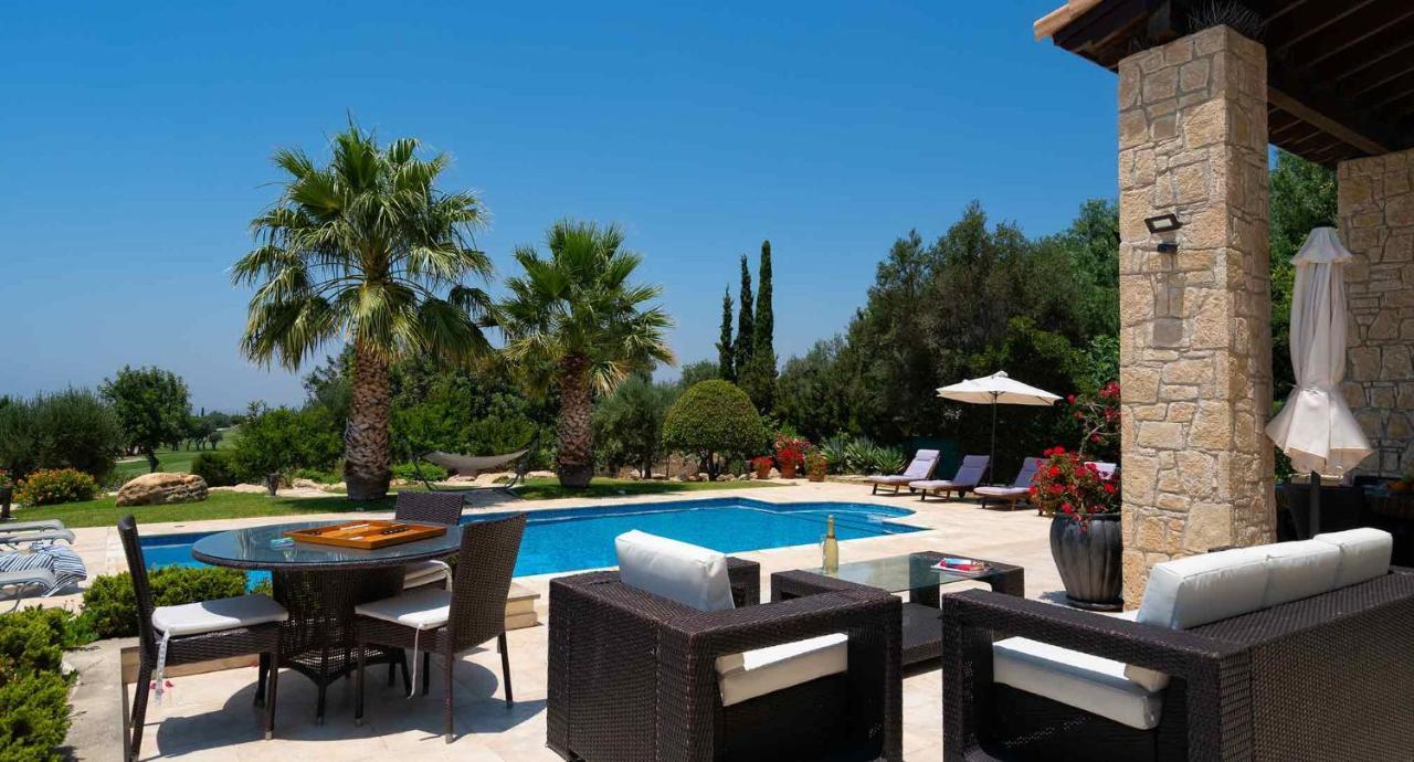 4 Bedroom Lofou With Private Pool And Sea Views, Aphrodite Hills Pousada