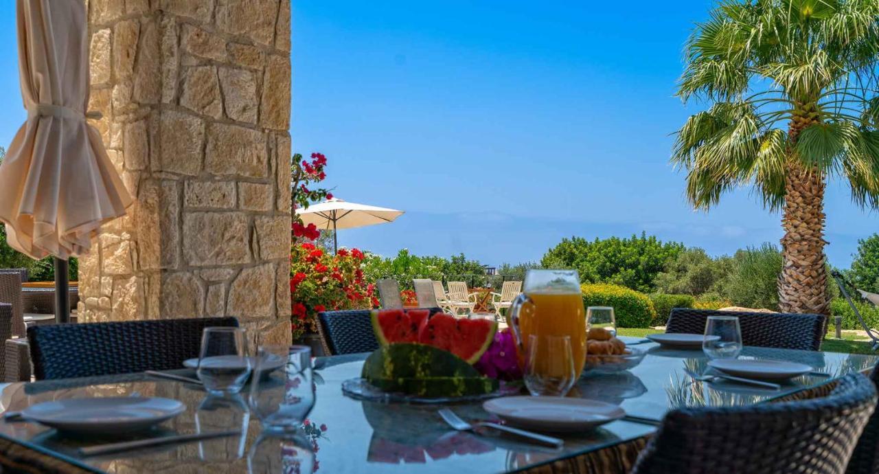 4 Bedroom Lofou With Private Pool And Sea Views, Aphrodite Hills Pousada