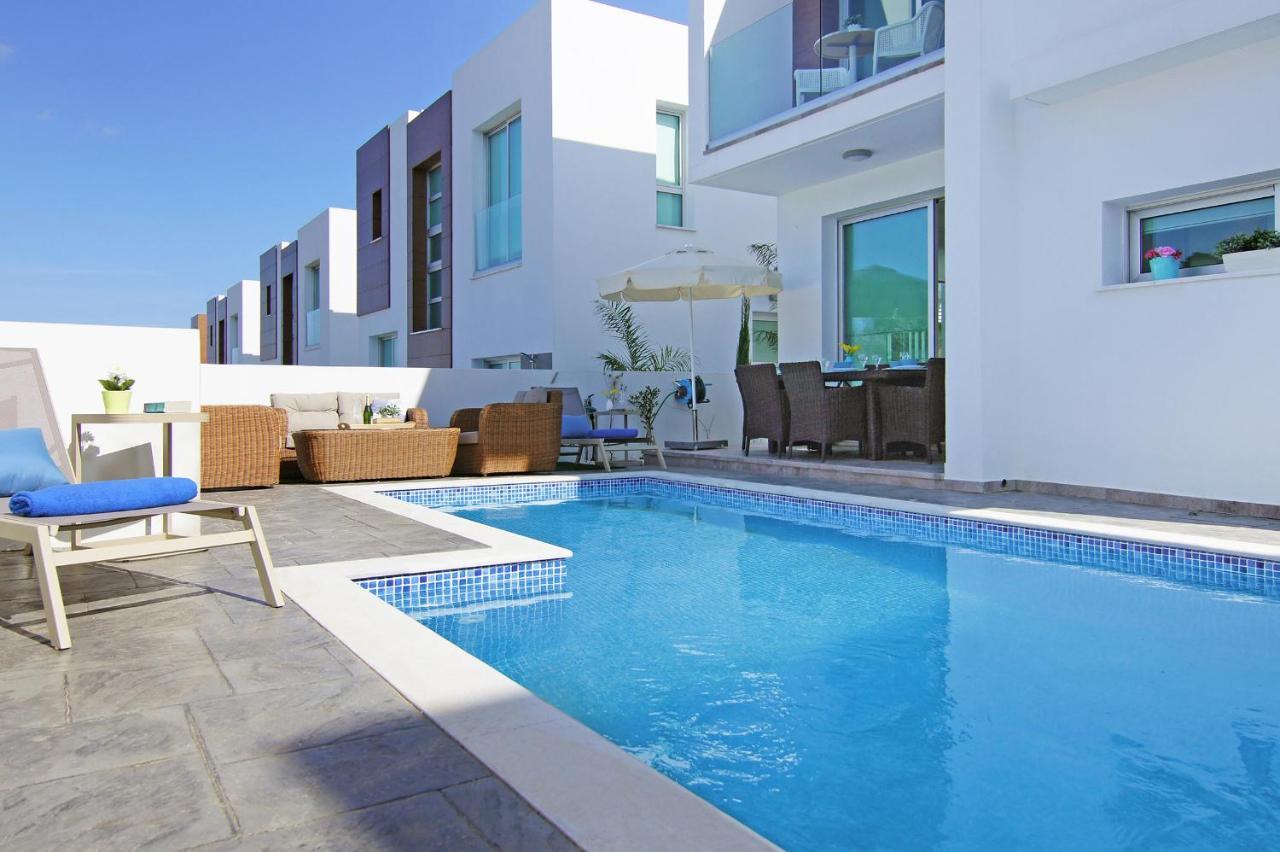 Caren * Paralimni