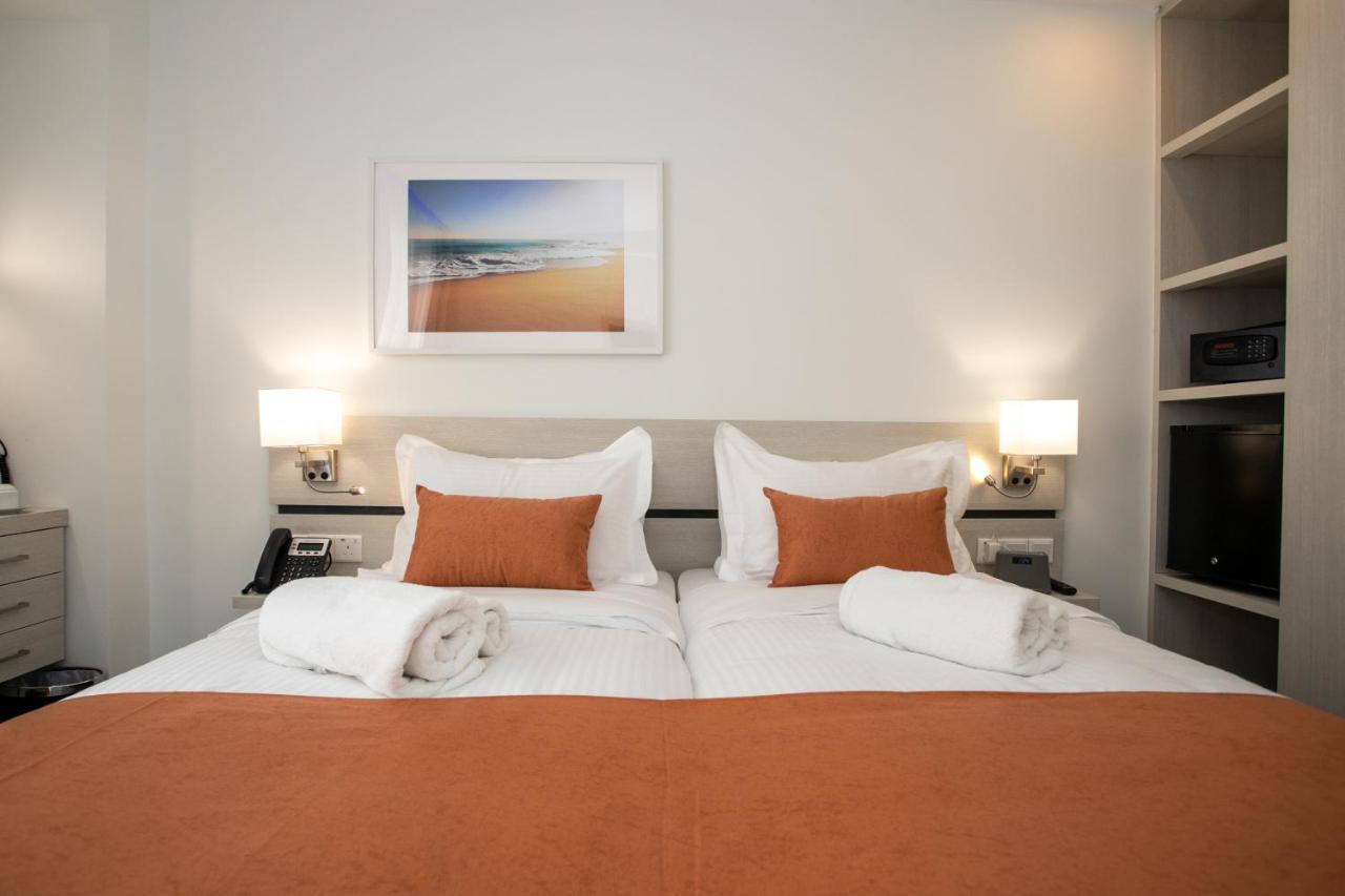 Western Larco 4*