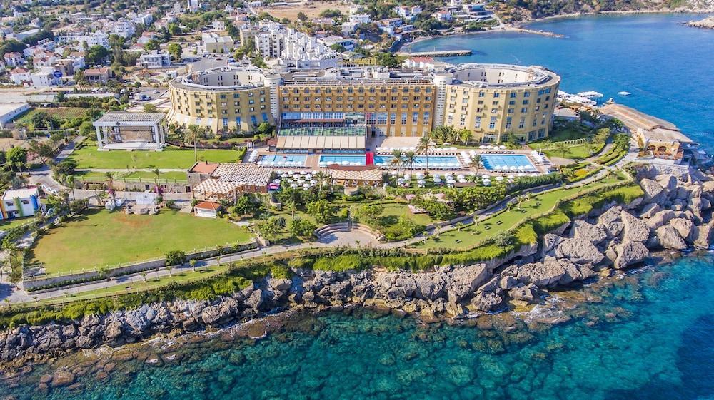 Merit Park & Casino Hotel 5*