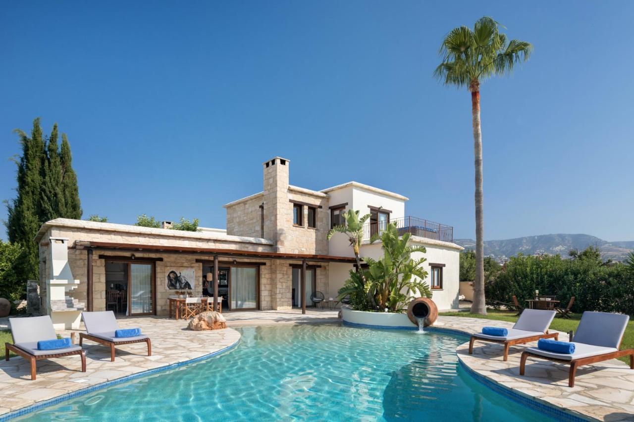 Amera Luxury Pegeia