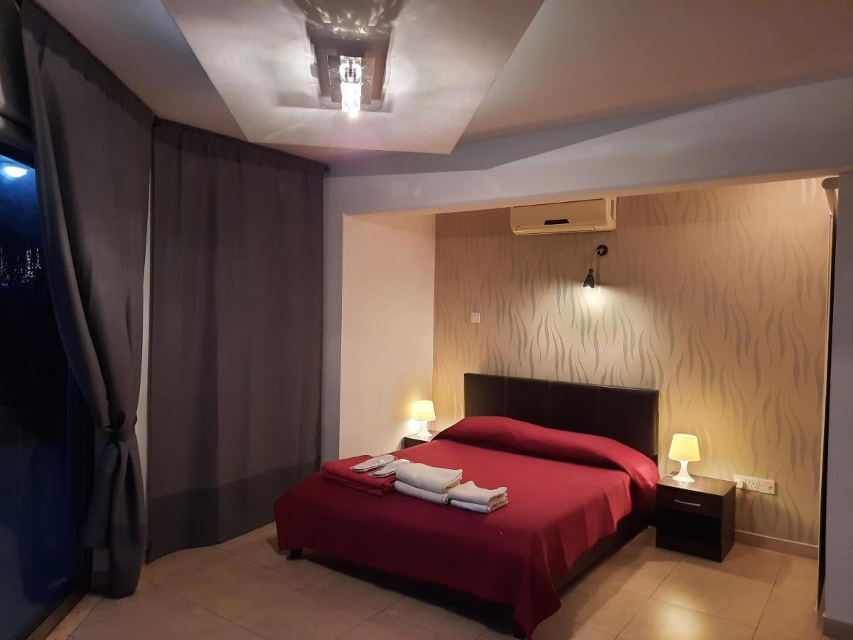 City Views - Only For Couples Apartment