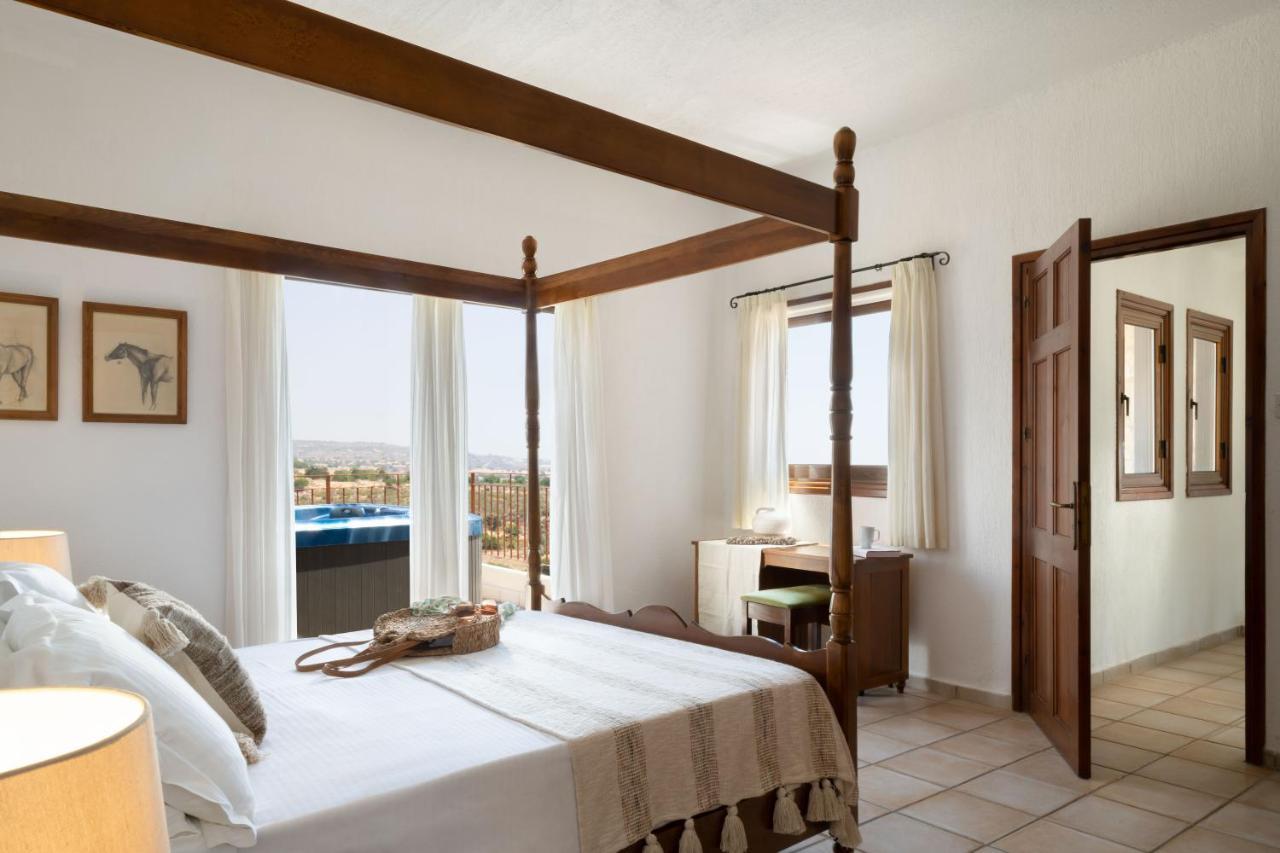 Amera Luxury Pegeia