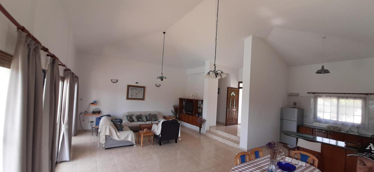 Chriseleni Latchi Villa *