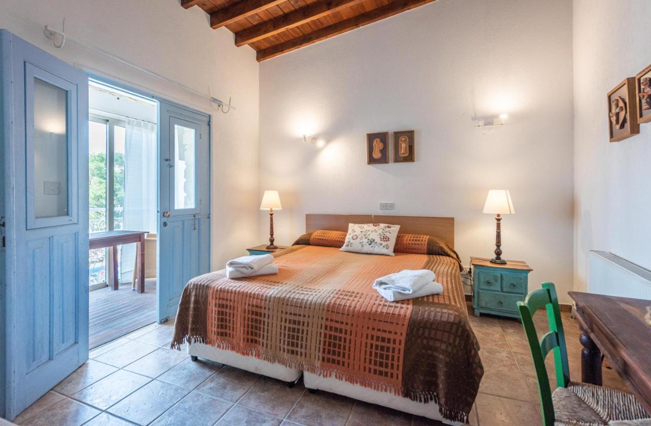 Adamos Apartment