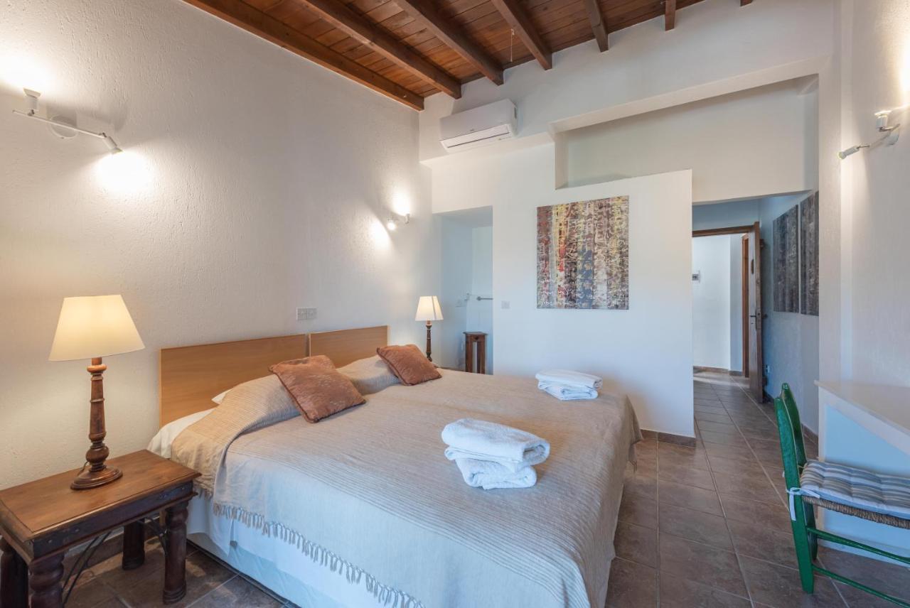 Adamos Apartment