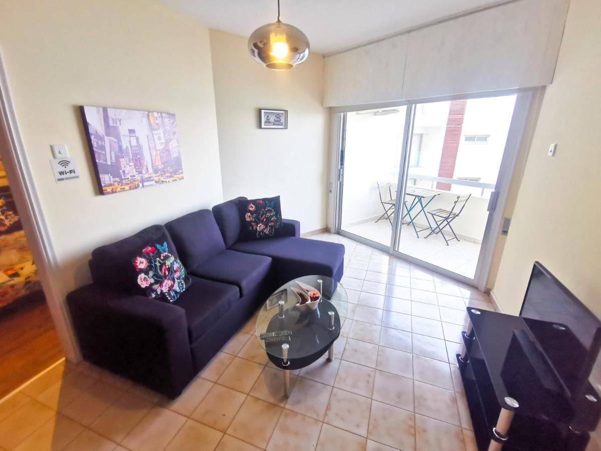 Flirty Flamingo Seaview Seafront Apartment
