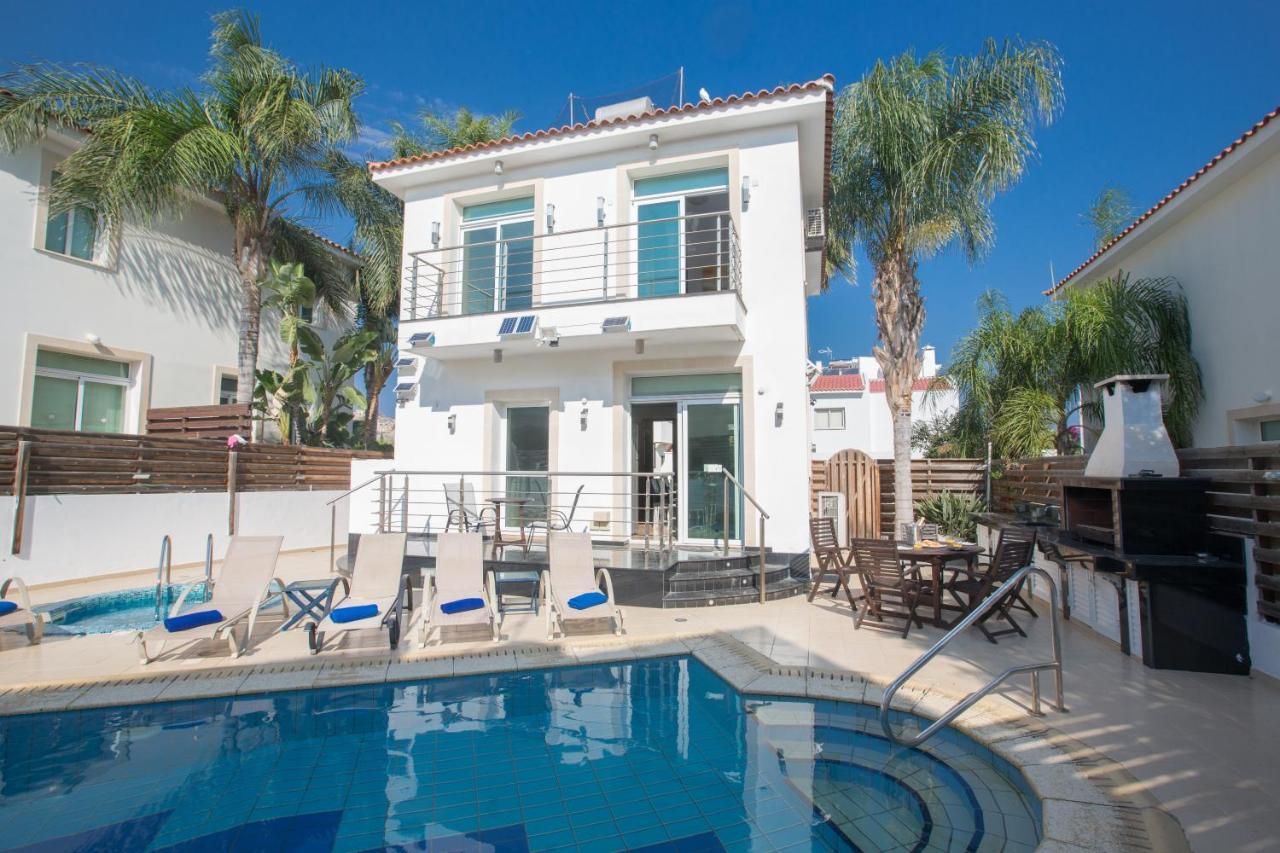 Villa Mesogeios 2 *