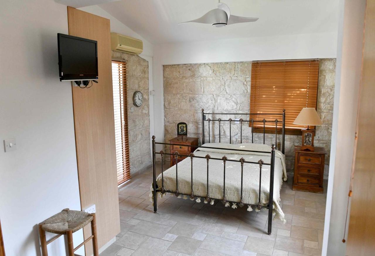 Lasa Black Rock Pousada Paphos