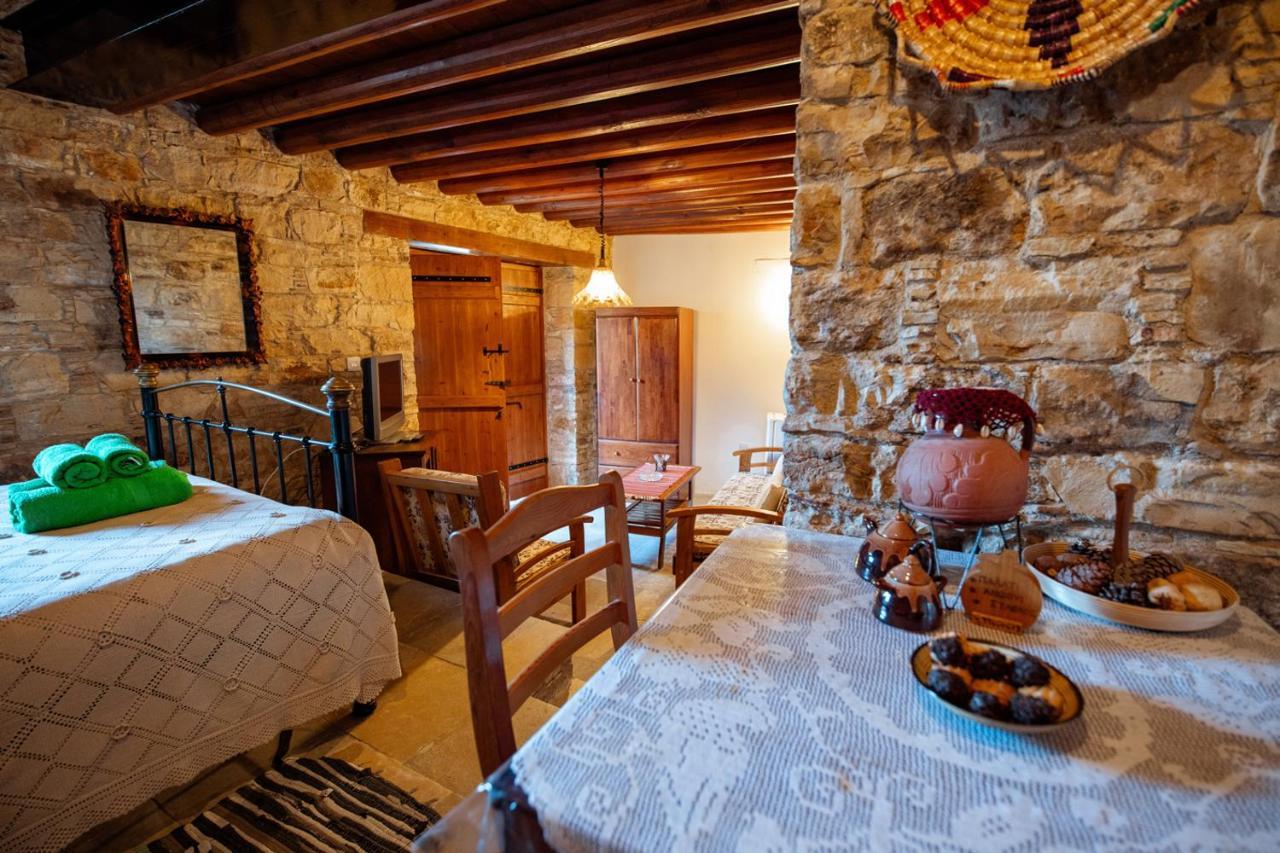 Constantias Stone Country house Lofou