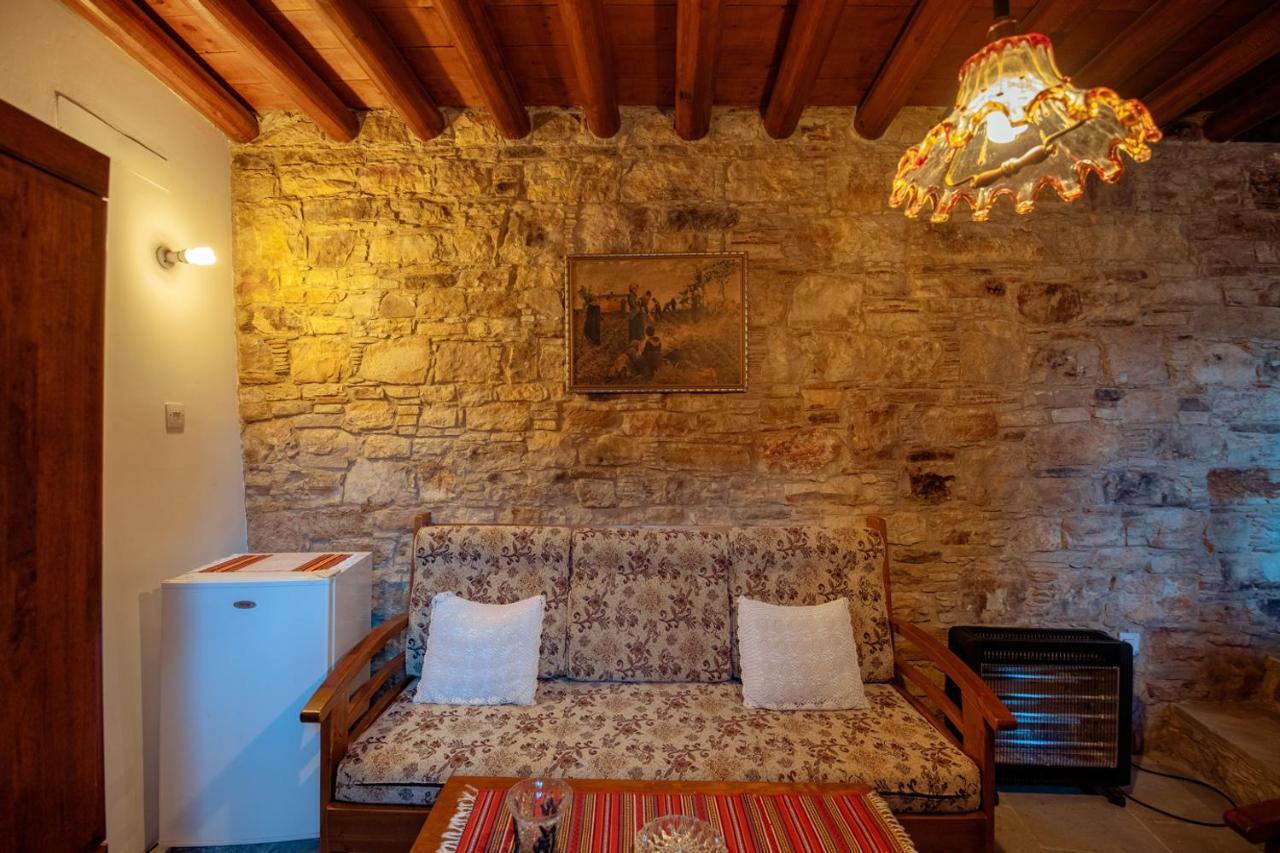 Country house Constantias Stone Lofou