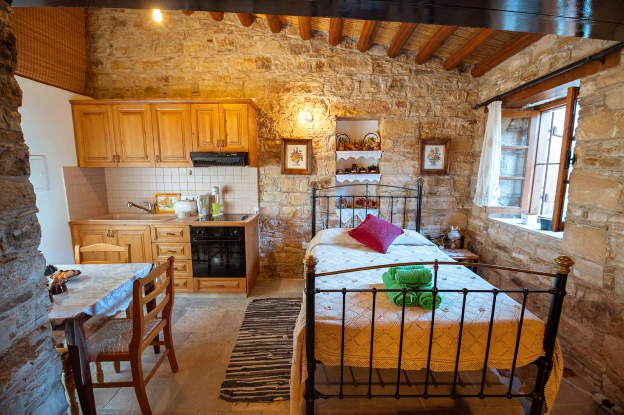 Constantias Stone * Lofou