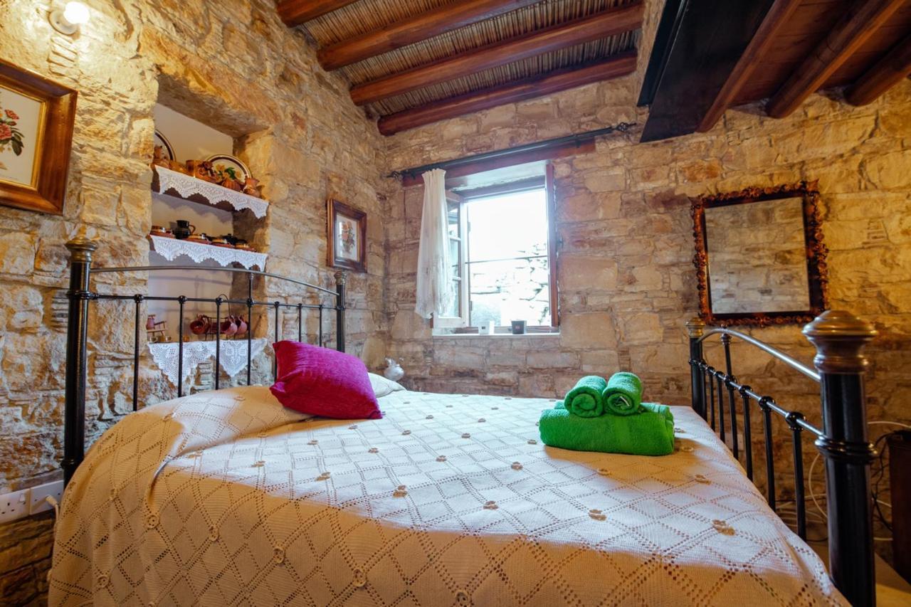 Constantias Stone * Lofou
