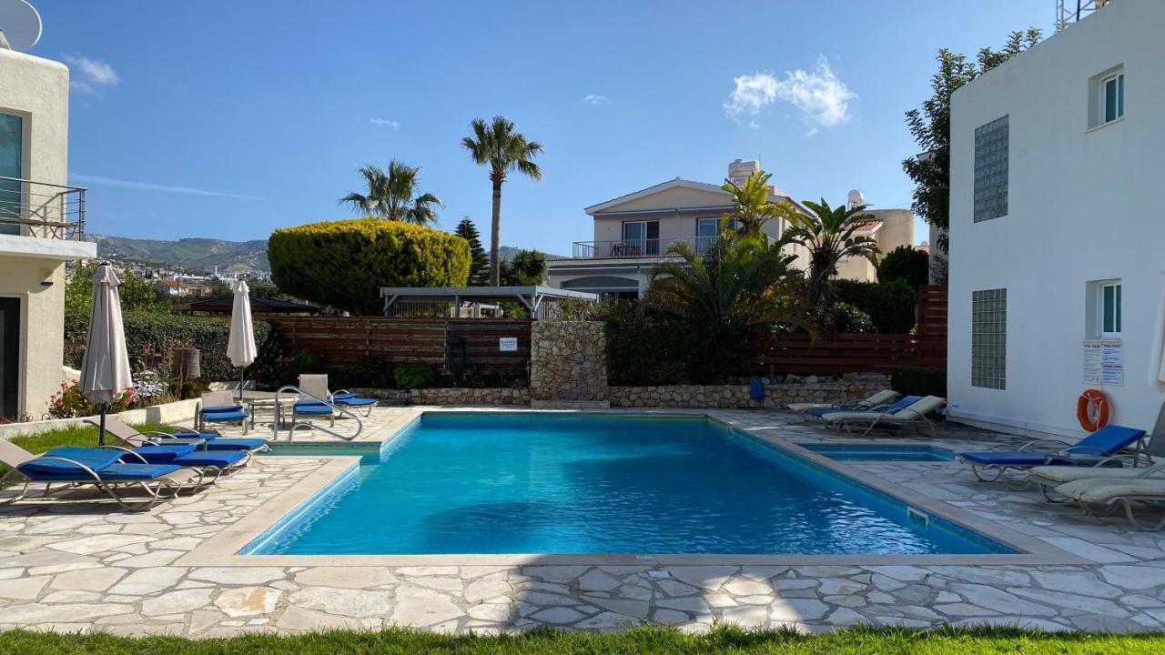 Roof Terrace & Sea View Entire Apartment Peyia