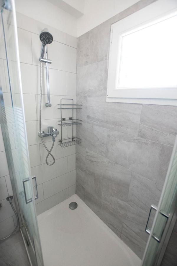 Glabur - The Cozy 2 Bdr - City, Free Parking & Wifi, Welcomes You!!! Apartment