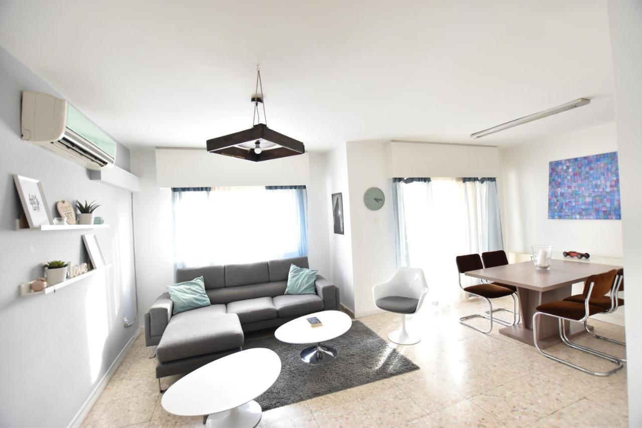 Glabur - The Cozy 2 Bdr - City, Free Parking & Wifi, Welcomes You!!! Apartment *