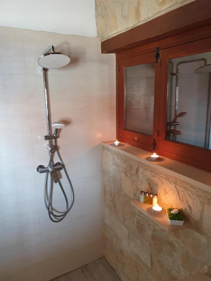 Clock House Villa *