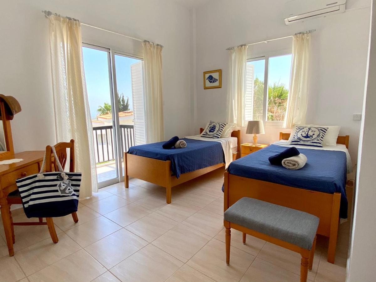 Alicia With Priv Pool, Beautiful Garden And Shady Veranda- 5 Min To The * Peyia