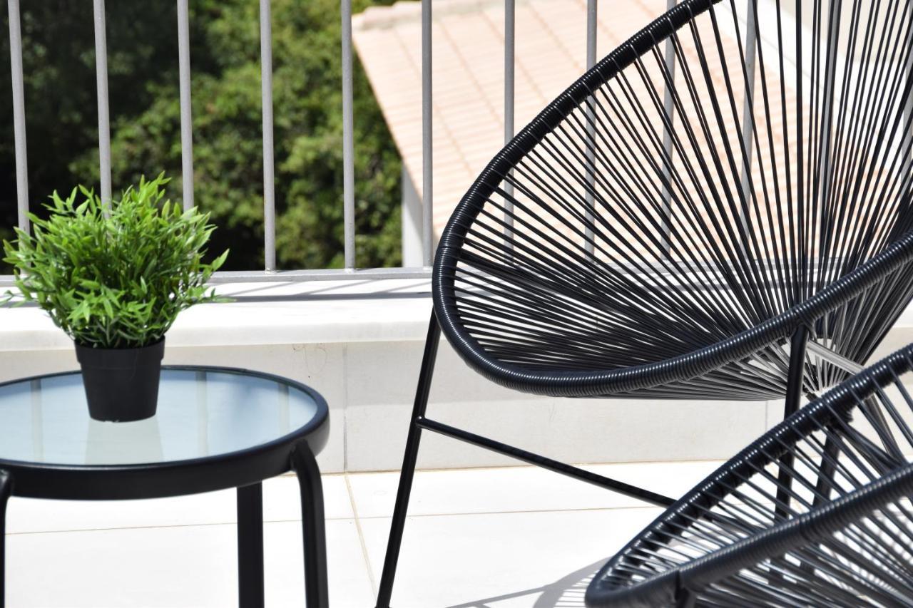 Luxury With Pool By Raise Apartment