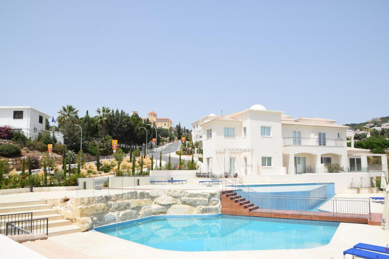 Luxury With Pool By Raise Tala
