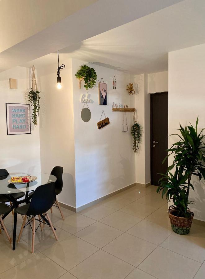 Apartment Fat Cow 102 *