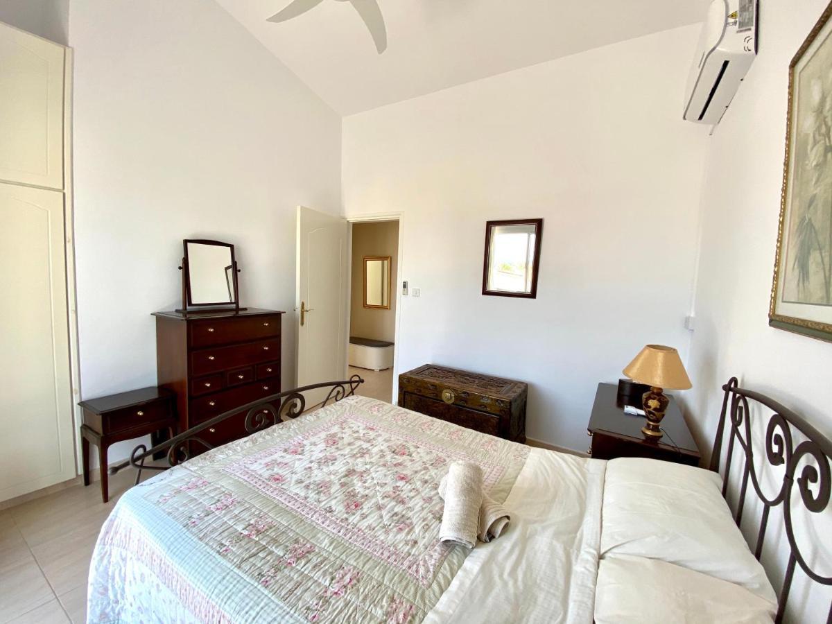 Alicia With Priv Pool, Beautiful Garden And Shady Veranda- 5 Min To The * Peyia