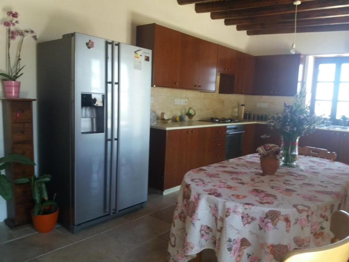 Acomodação com café da manhã  Georgia's House Fyti