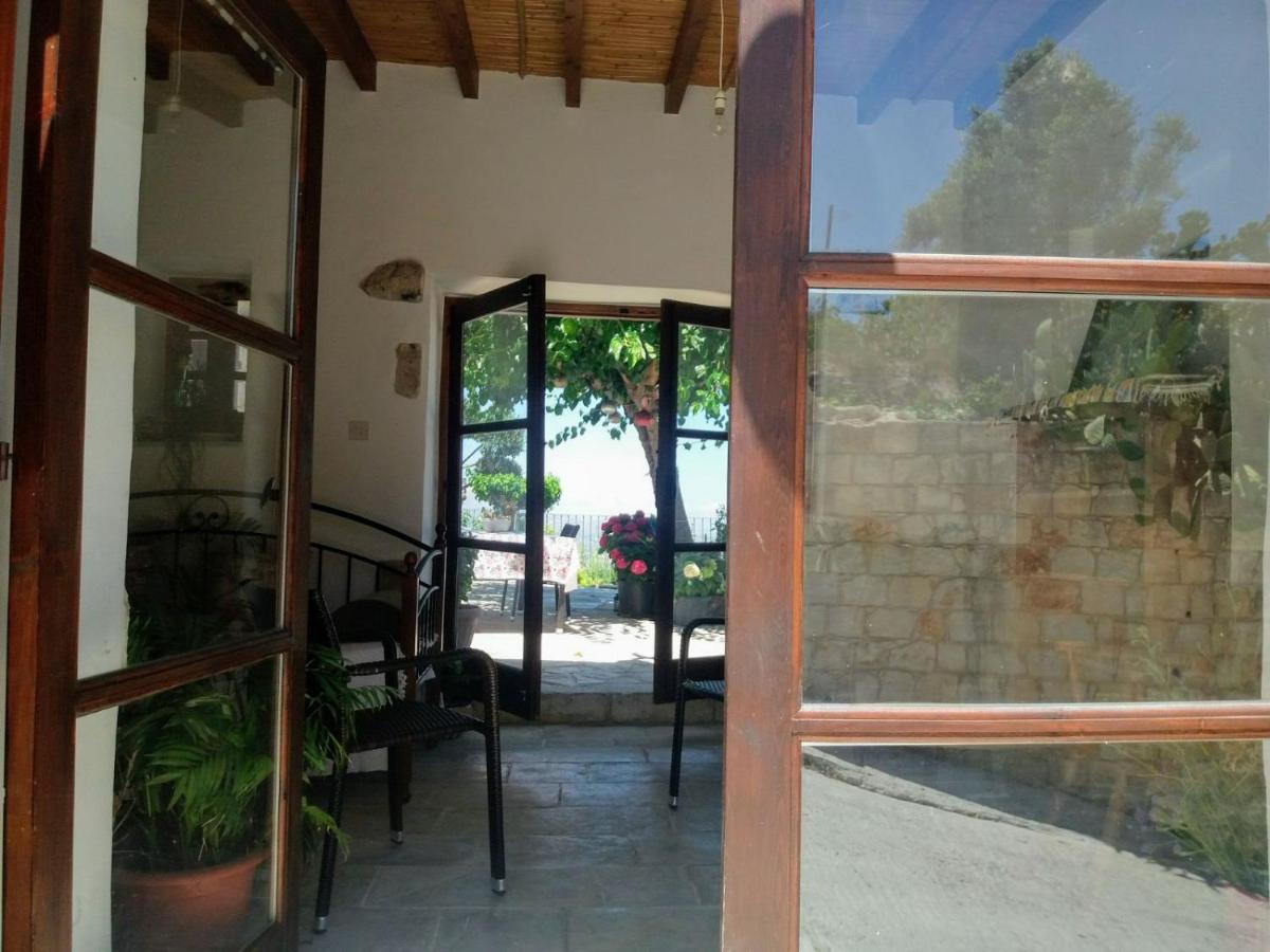 Acomodação com café da manhã  Georgia's House 2*