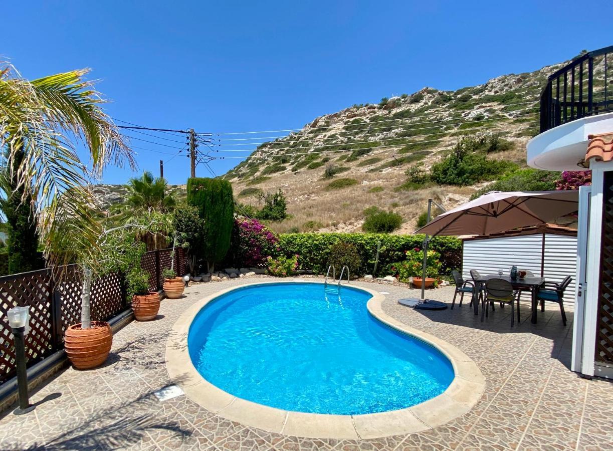 Villa Alicia With Priv Pool, Beautiful Garden And Shady Veranda- 5 Min To The Peyia