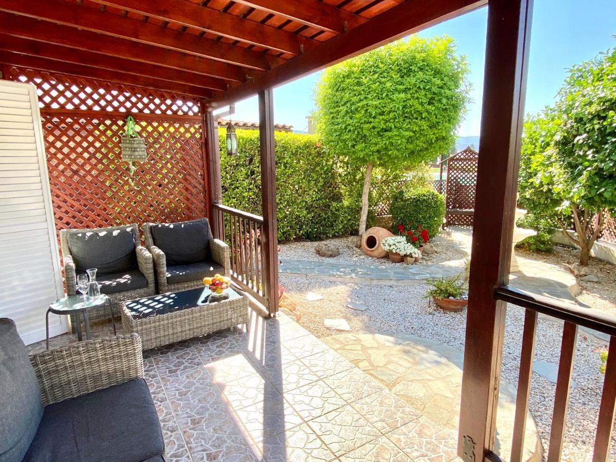 Villa Alicia With Priv Pool, Beautiful Garden And Shady Veranda- 5 Min To The