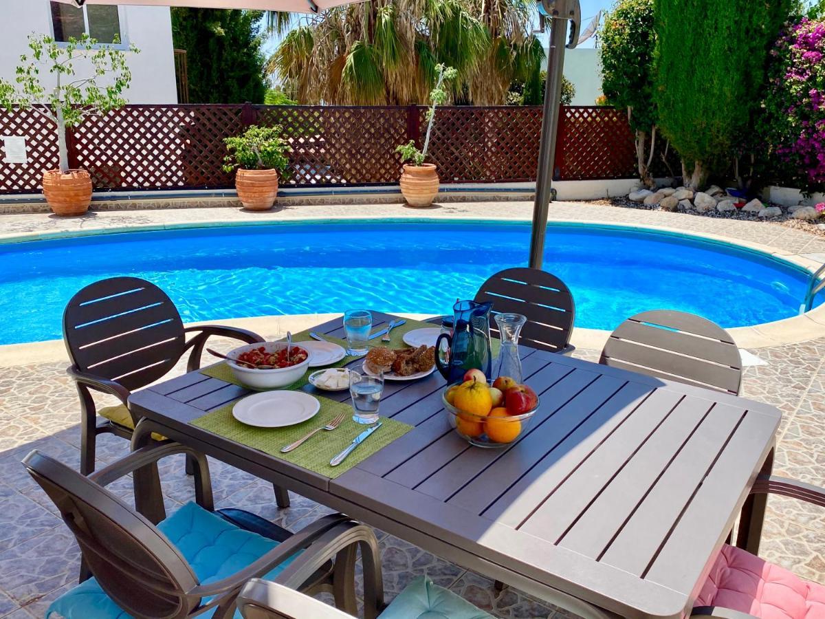 Villa Alicia With Priv Pool, Beautiful Garden And Shady Veranda- 5 Min To The Peyia