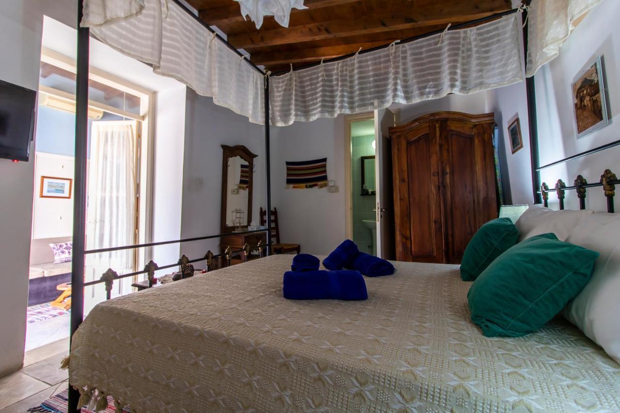 View Traditional Apartment *