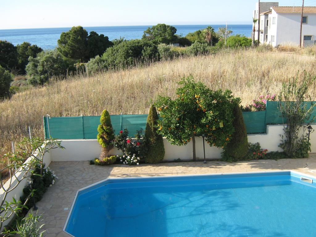 Pergia Latchi Villa *