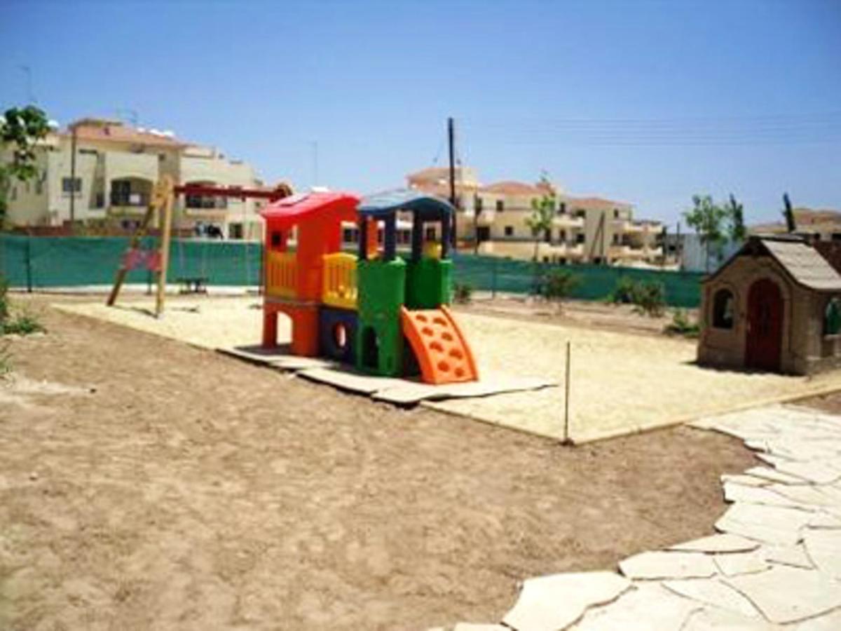 Seaside Terrace Retreat: 2br With Pool Near Larnaca *