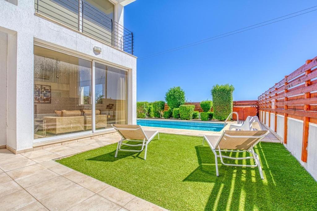 Athina Gardens Sea View *
